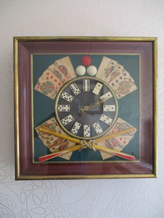 2411 - Hodiny hracske cca 1920   51 x 50 cm  funkcni   -  5 900 kc 